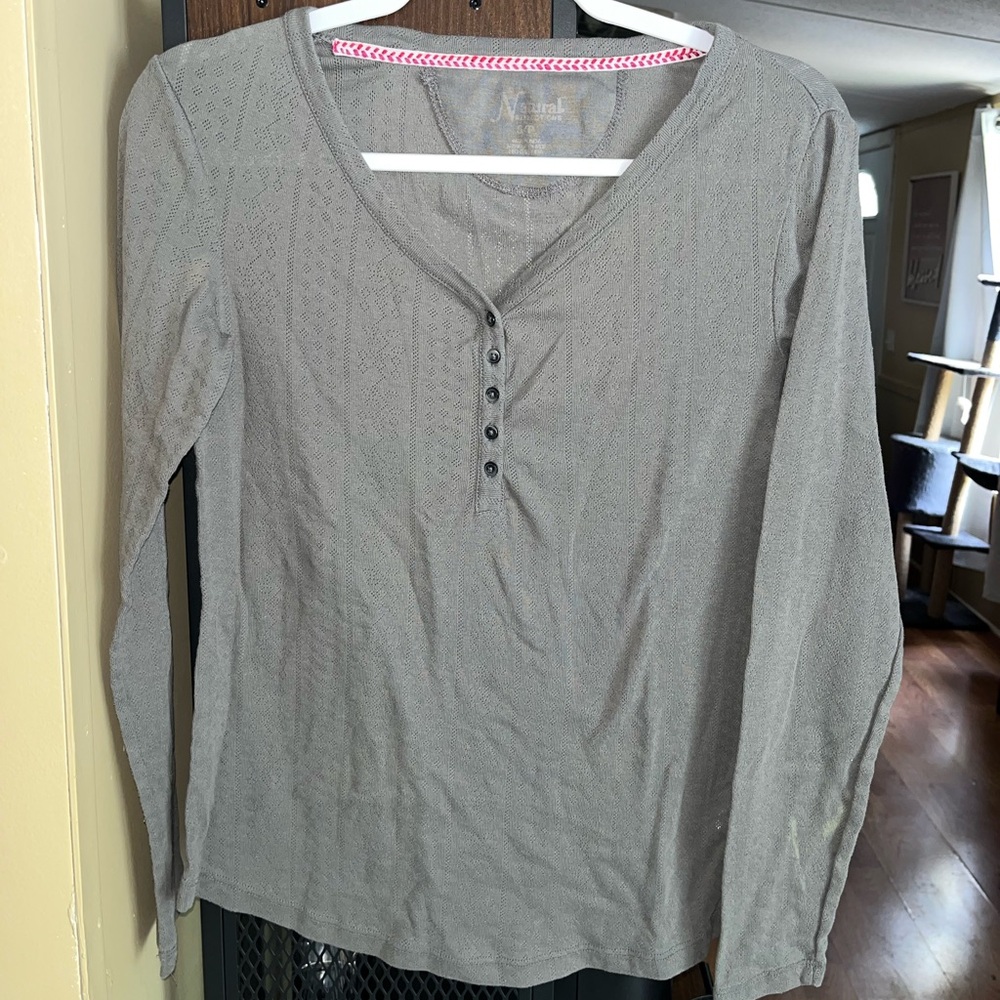 Natural Selections Size Small Women’s Gray V-Neck Long Sleeve Shirt